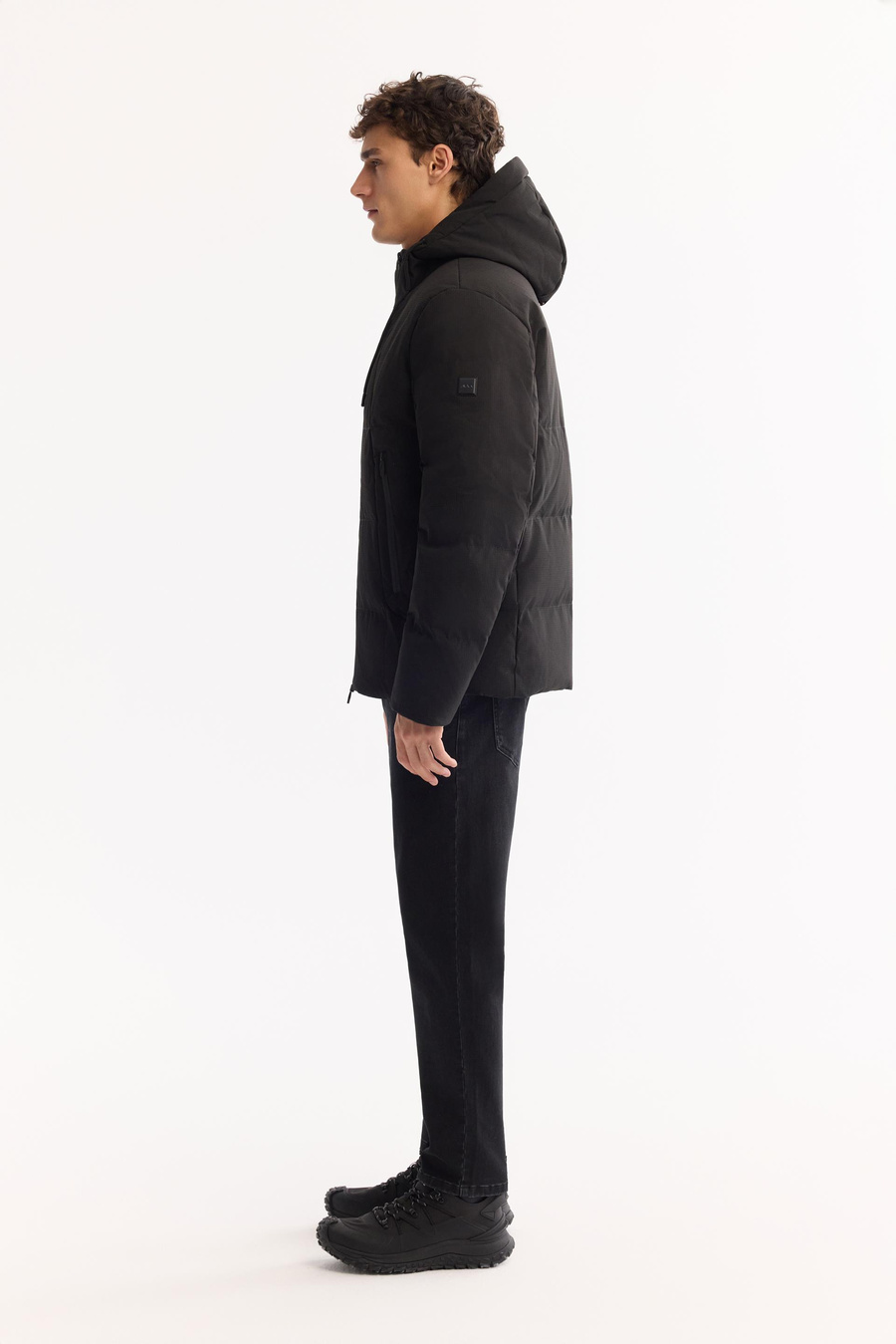 Siyah Kapüşonlu Kapitone Detaylı Mont