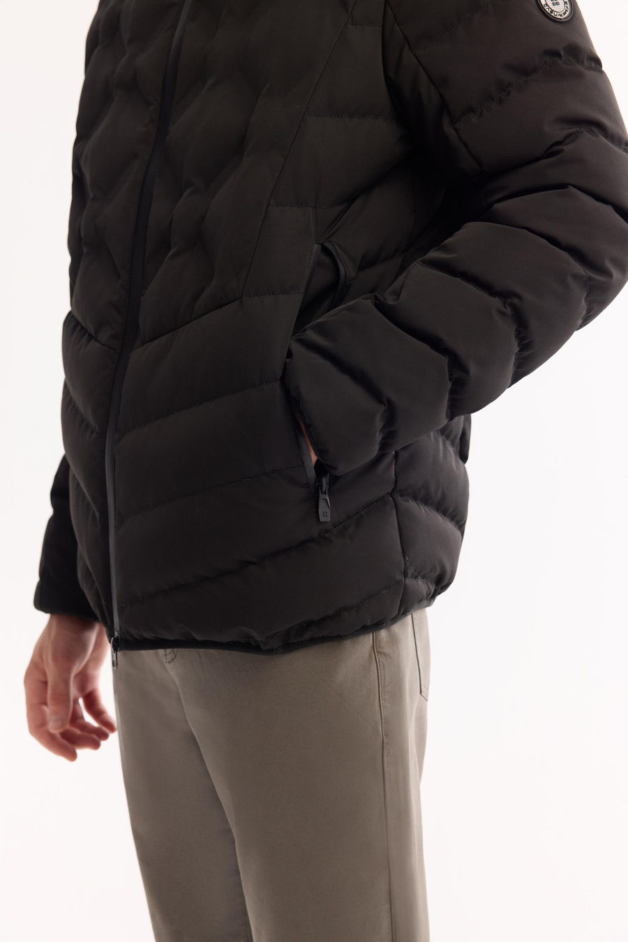 Siyah Kapüşonlu Kapitone Detaylı Yapıştırma Mont