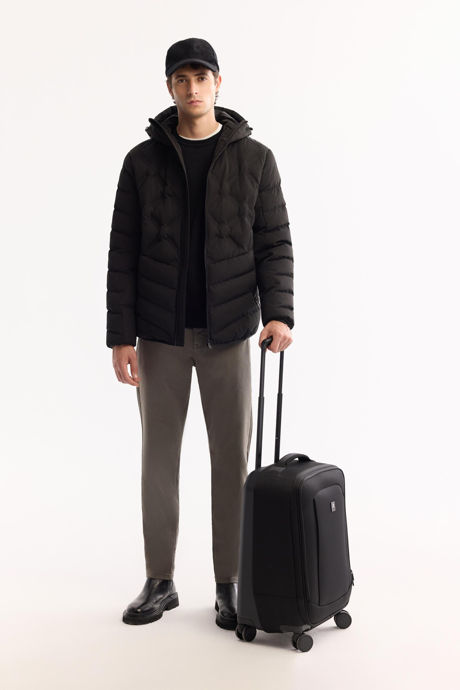 Siyah Kapüşonlu Kapitone Detaylı Yapıştırma Mont