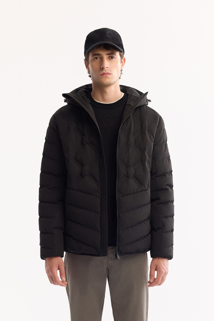 Siyah Kapüşonlu Kapitone Detaylı Yapıştırma Mont