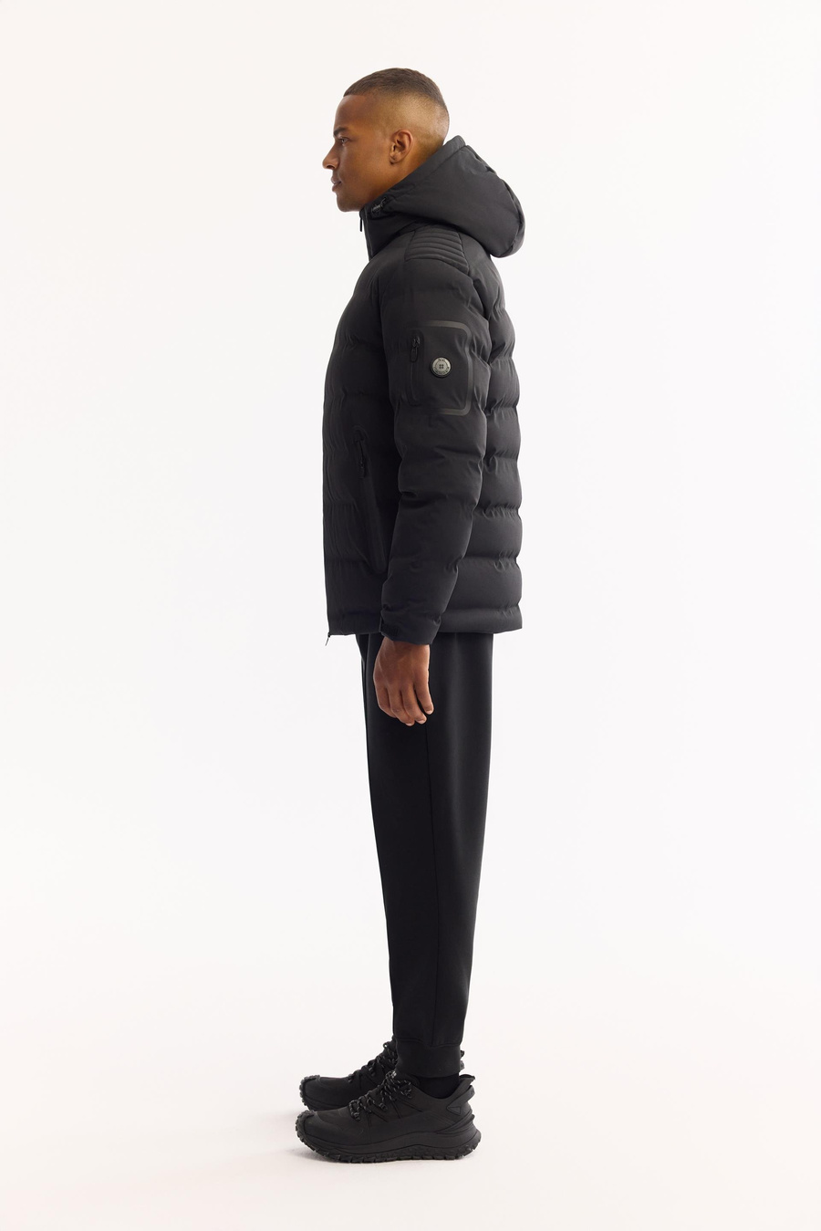 Siyah Kapüşonlu Kaz Tüyü Karışımlı Yapıştırma Mont