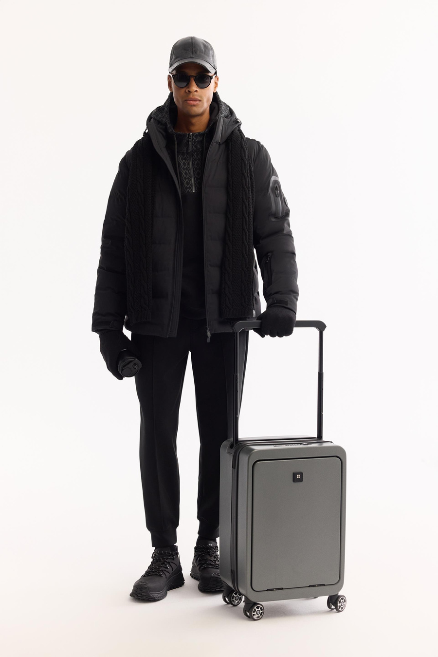 Siyah Kapüşonlu Kaz Tüyü Karışımlı Yapıştırma Mont