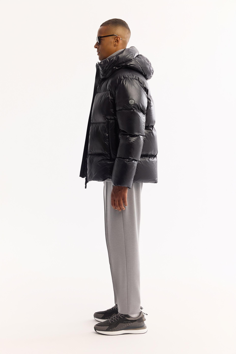 Siyah Kapüşonlu Kaz Tüyü Mont