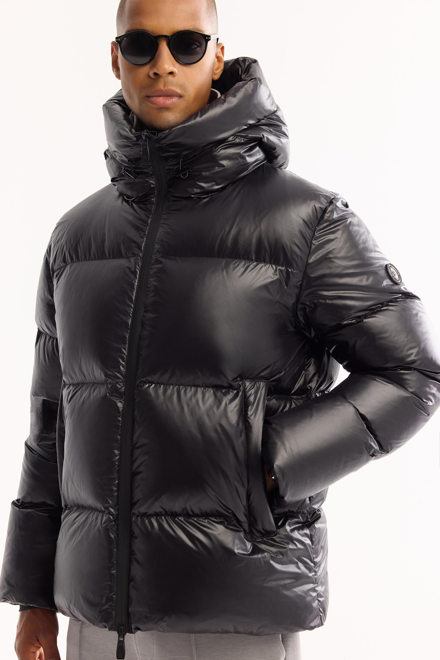 Siyah Kapüşonlu Kaz Tüyü Mont