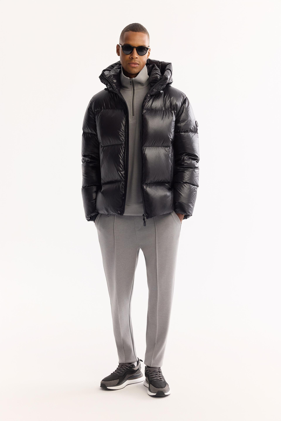 Siyah Kapüşonlu Kaz Tüyü Mont