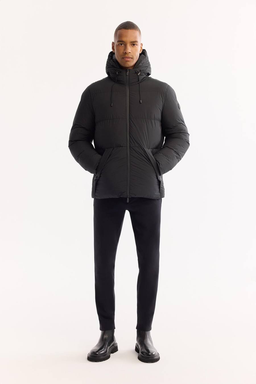 Siyah Kapüşonlu Su İtici Rüzgar Geçirmez Şişme Mont