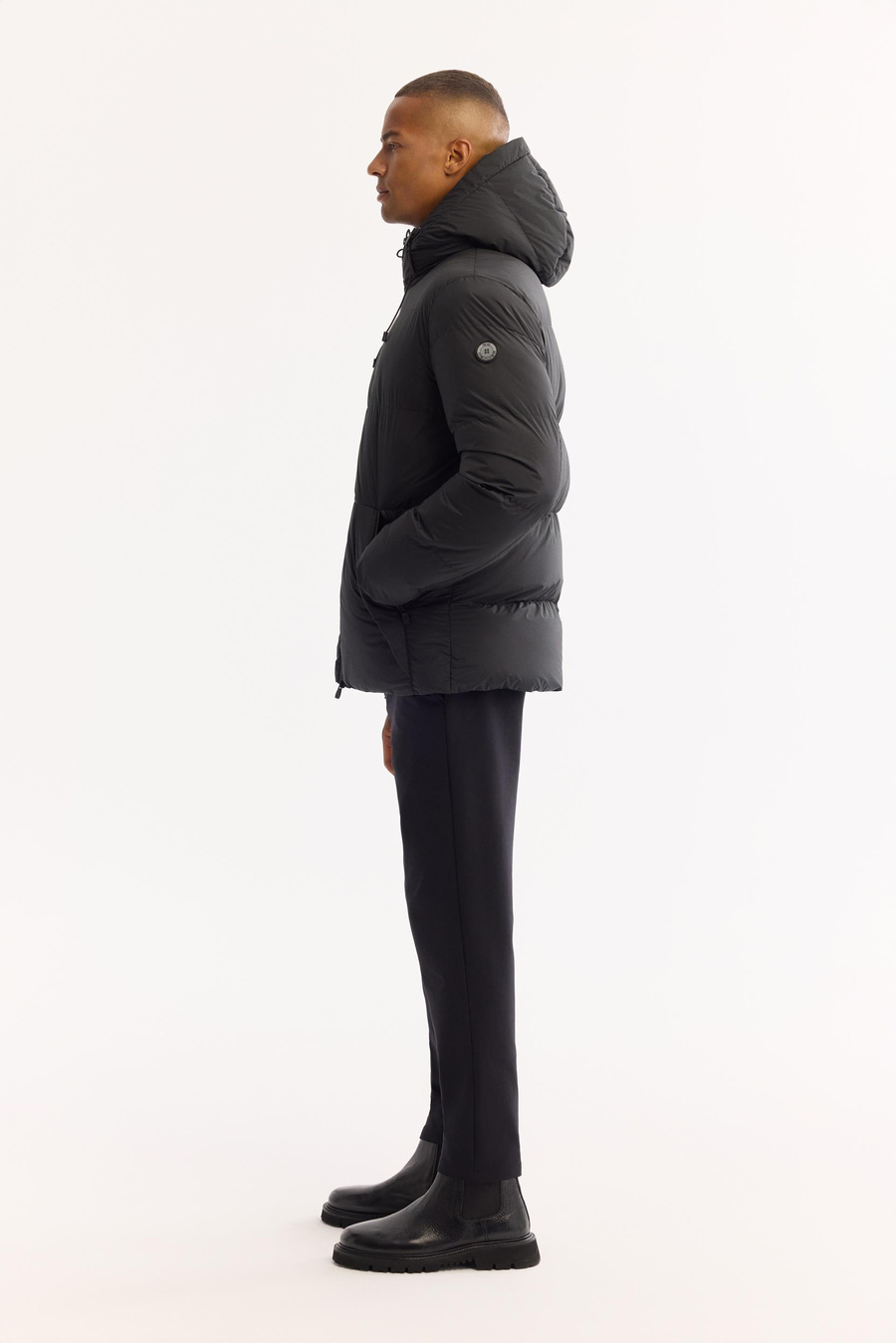 Siyah Kapüşonlu Su İtici Rüzgar Geçirmez Şişme Mont