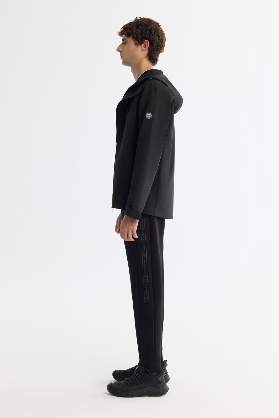 Siyah Kapüşonlu Yaka Rüzgar Geçirmez İnce Mont