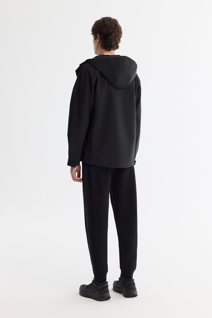 Siyah Kapüşonlu Yaka Rüzgar Geçirmez İnce Mont