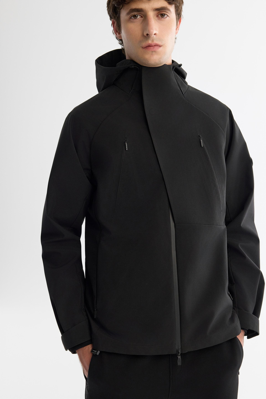 Siyah Kapüşonlu Yaka Rüzgar Geçirmez İnce Mont