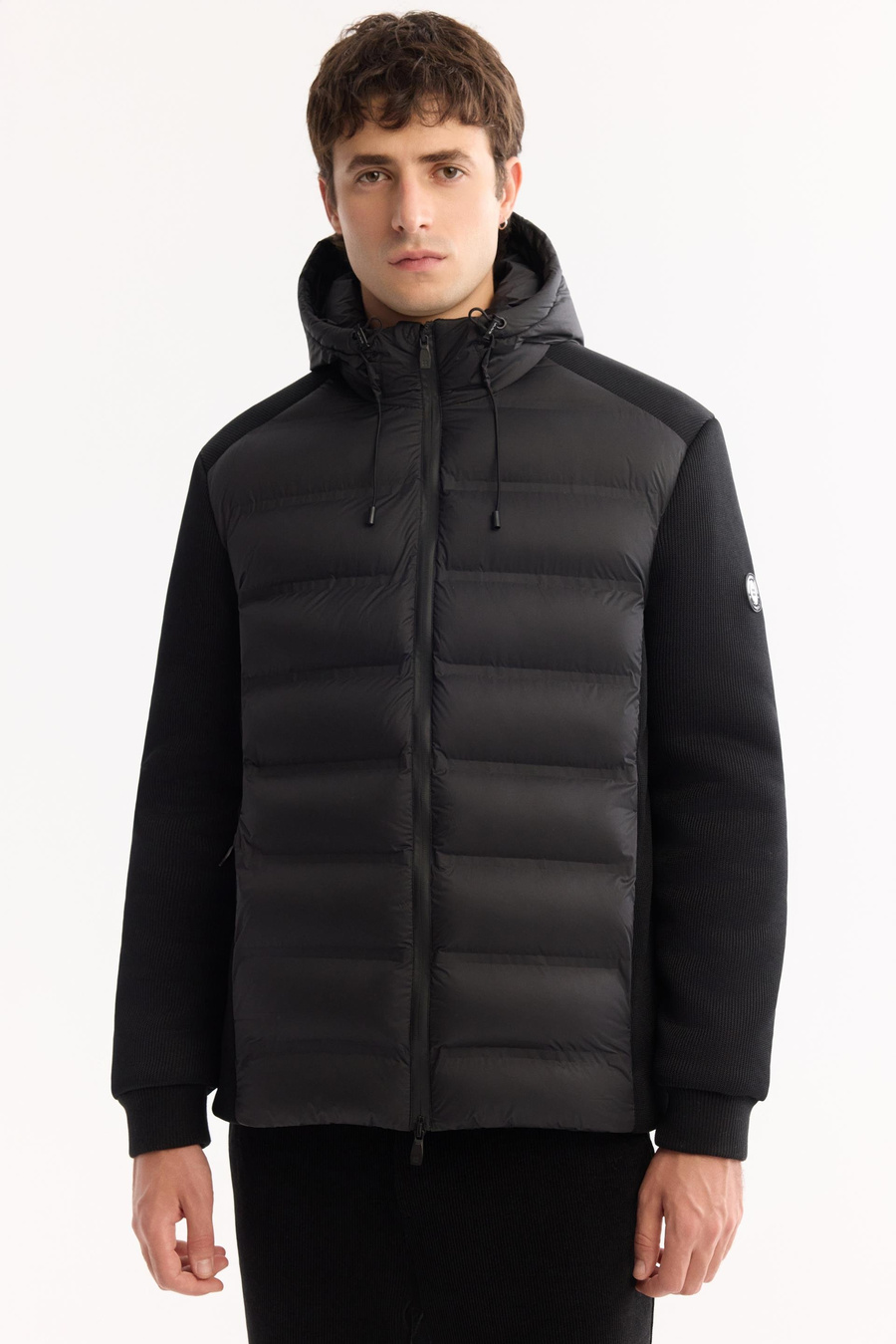 Siyah Kapüşonlu Yaka Rüzgar Geçirmez Kol ve Sırtı Triko Detaylı Mont