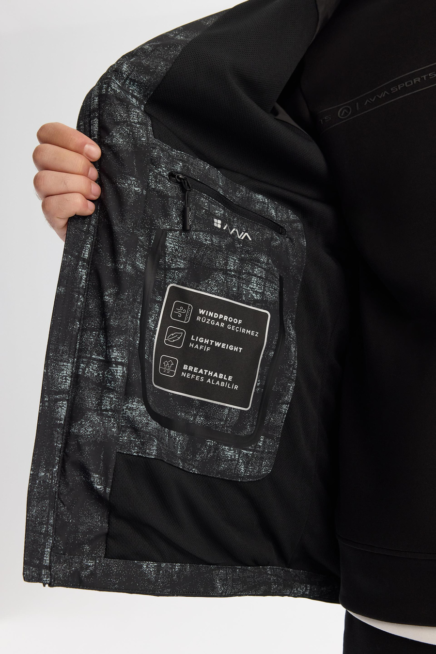 Siyah Kapüşonlu Yaka Rüzgar Geçirmez Soyut Desenli İnce Mont
