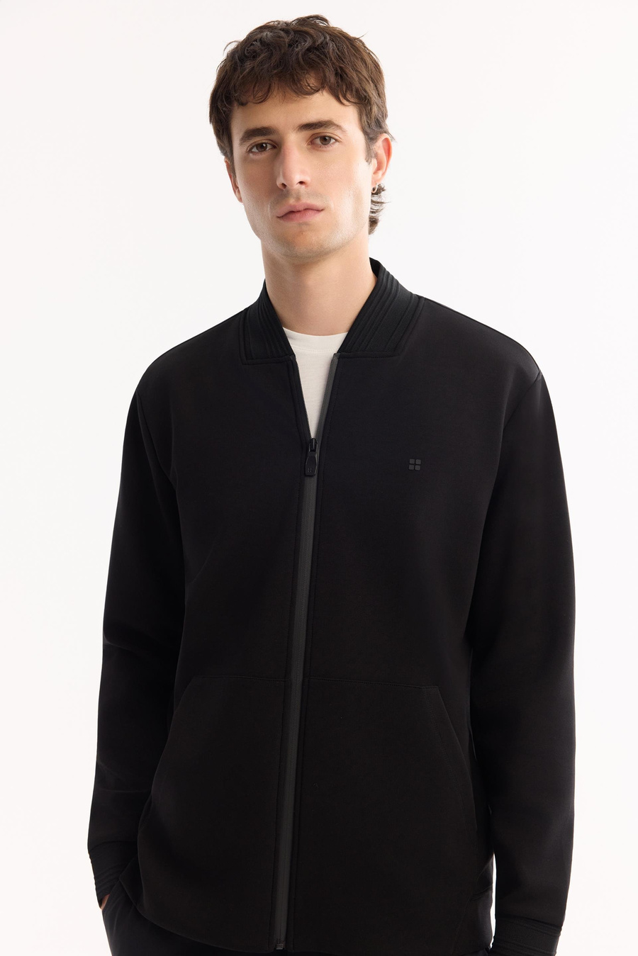 Siyah Kare Yaka Göğüs Ucu Enjeksiyon Baskılı İnerlok Hırka