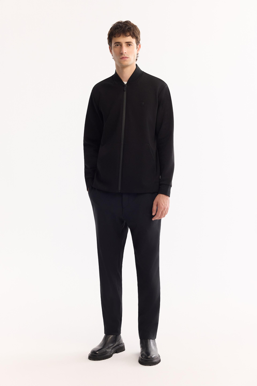 Siyah Kare Yaka Göğüs Ucu Enjeksiyon Baskılı İnerlok Hırka