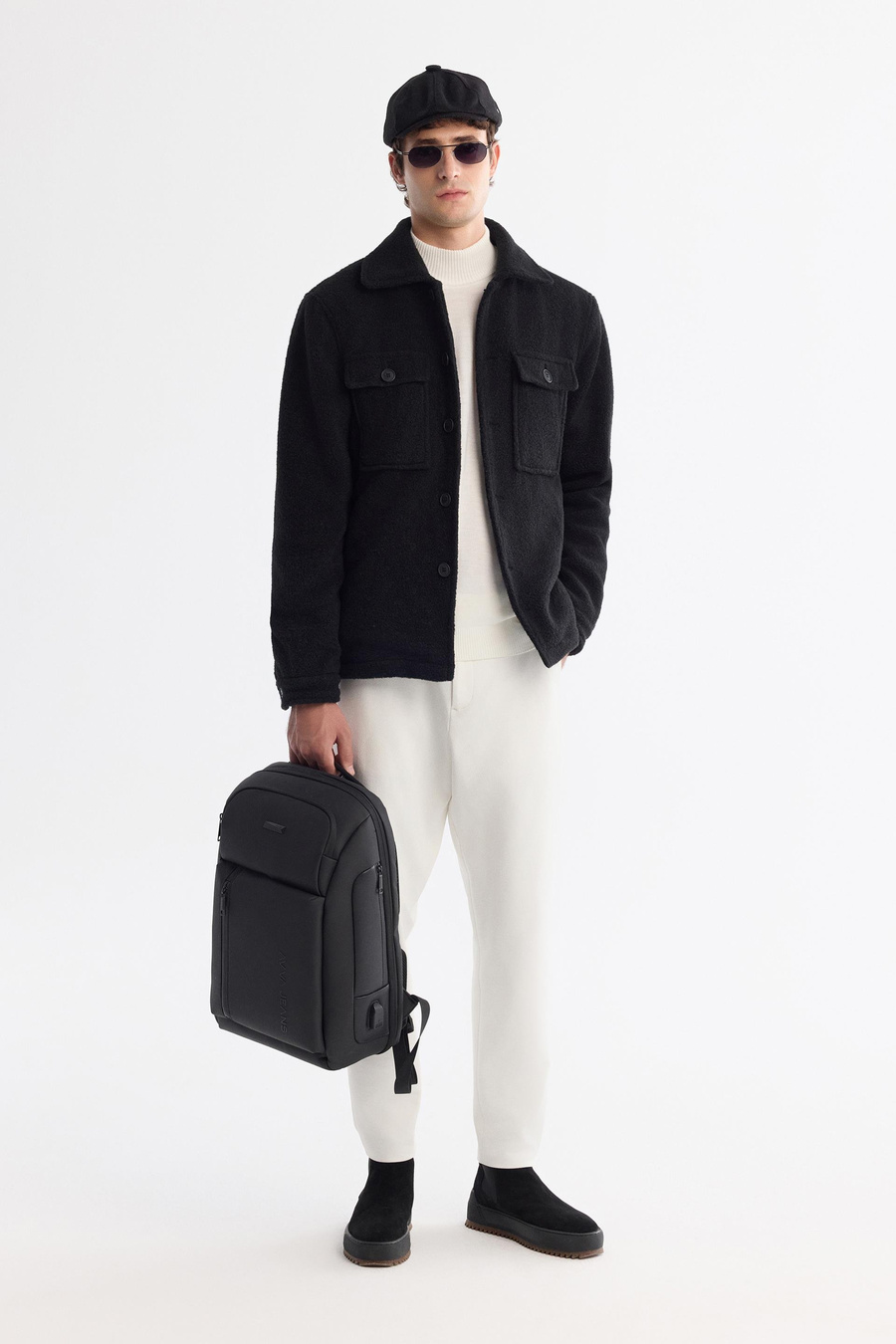 Siyah Klasik Yaka Çift Cep Kapaklı Dolgulu Peluş Mont