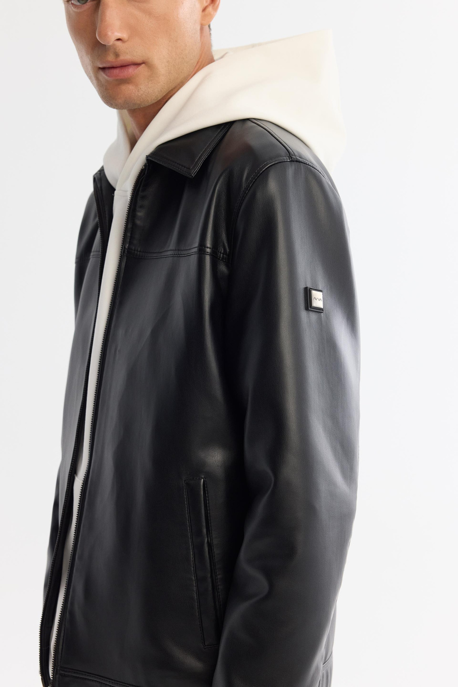 Siyah Klasik Yaka Önü Fermuarlı Cepli Sunu Deri Mont