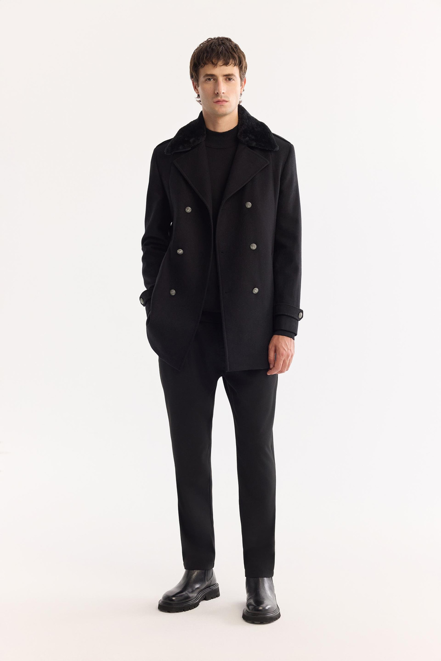 Siyah Kruvaze Çift Sıra Metal Düğme Kapatma Yakası Çıkarılabilir Kürklü Kaşe Kaban