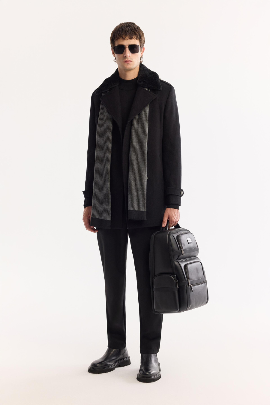 Siyah Kruvaze Çift Sıra Metal Düğme Kapatma Yakası Çıkarılabilir Kürklü Kaşe Kaban