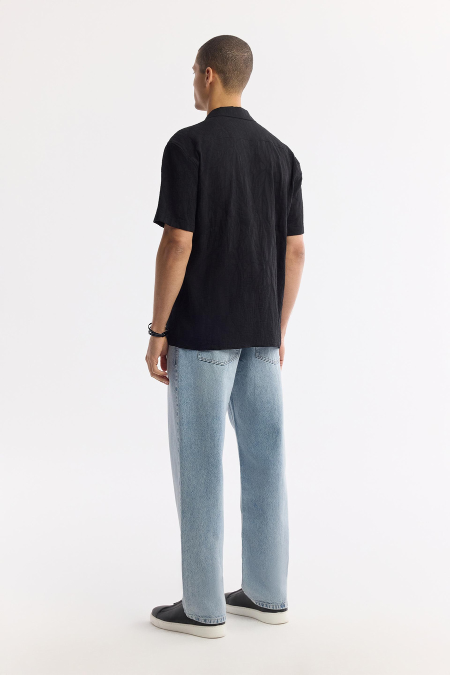 Siyah Küba Yaka Jakarlı Comfort Fit Kısa Kol Gömlek