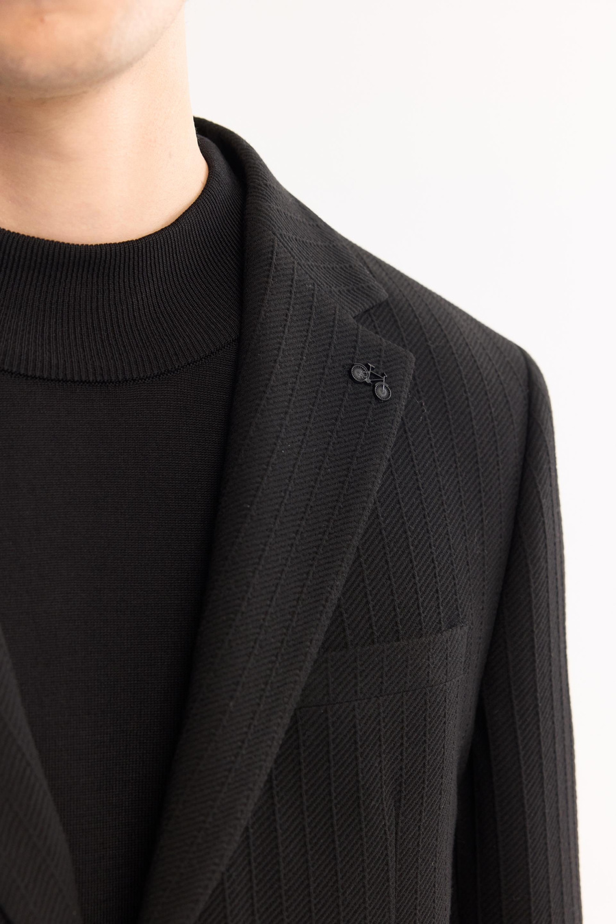 Siyah Mono Yaka Çift Yırtmaç Astarsız Torba Cep Diyagonal Dokulu Kumaş Ceket