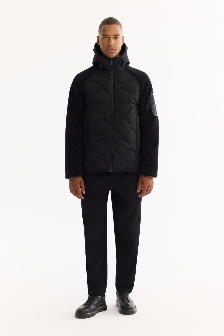 Siyah Peluş Kapüşonlu Elyaf  Mont