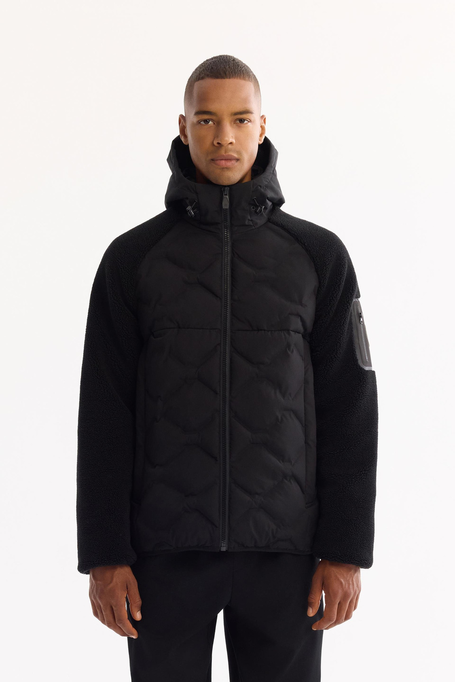 Siyah Peluş Kapüşonlu Elyaf  Mont