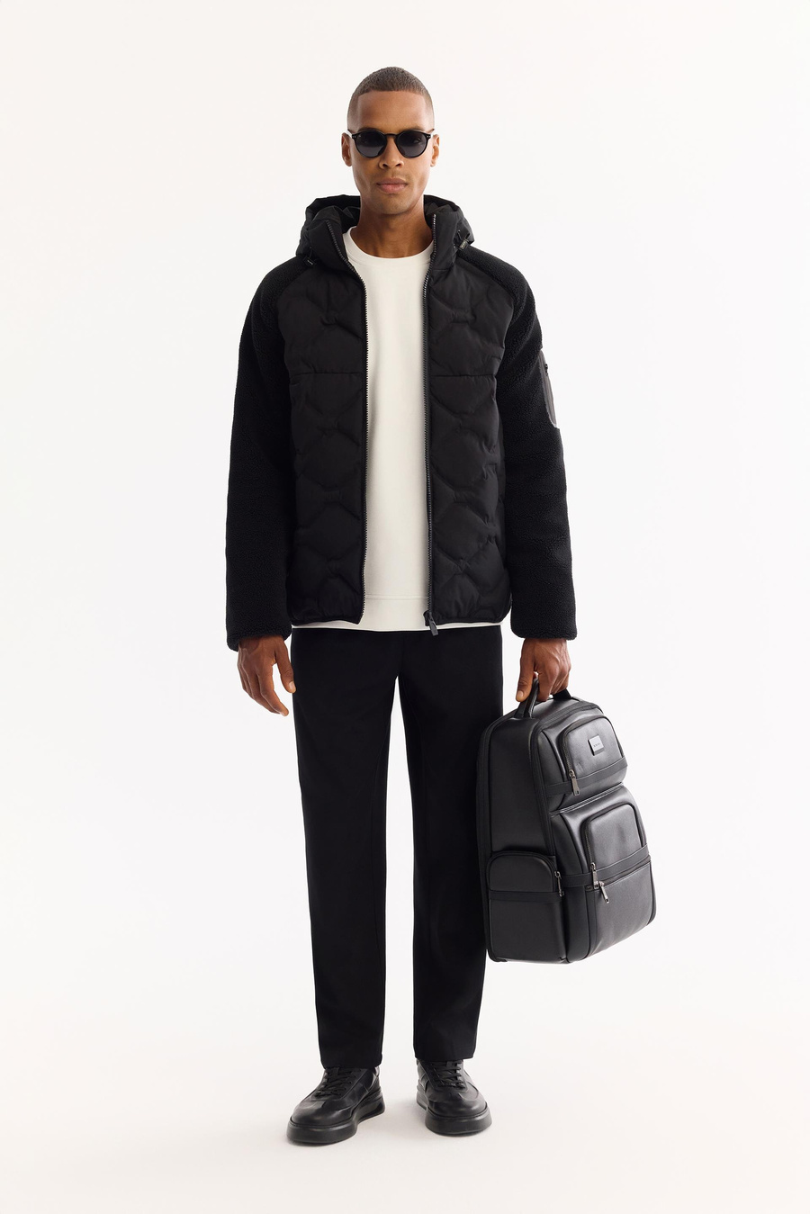 Siyah Peluş Kapüşonlu Elyaf  Mont