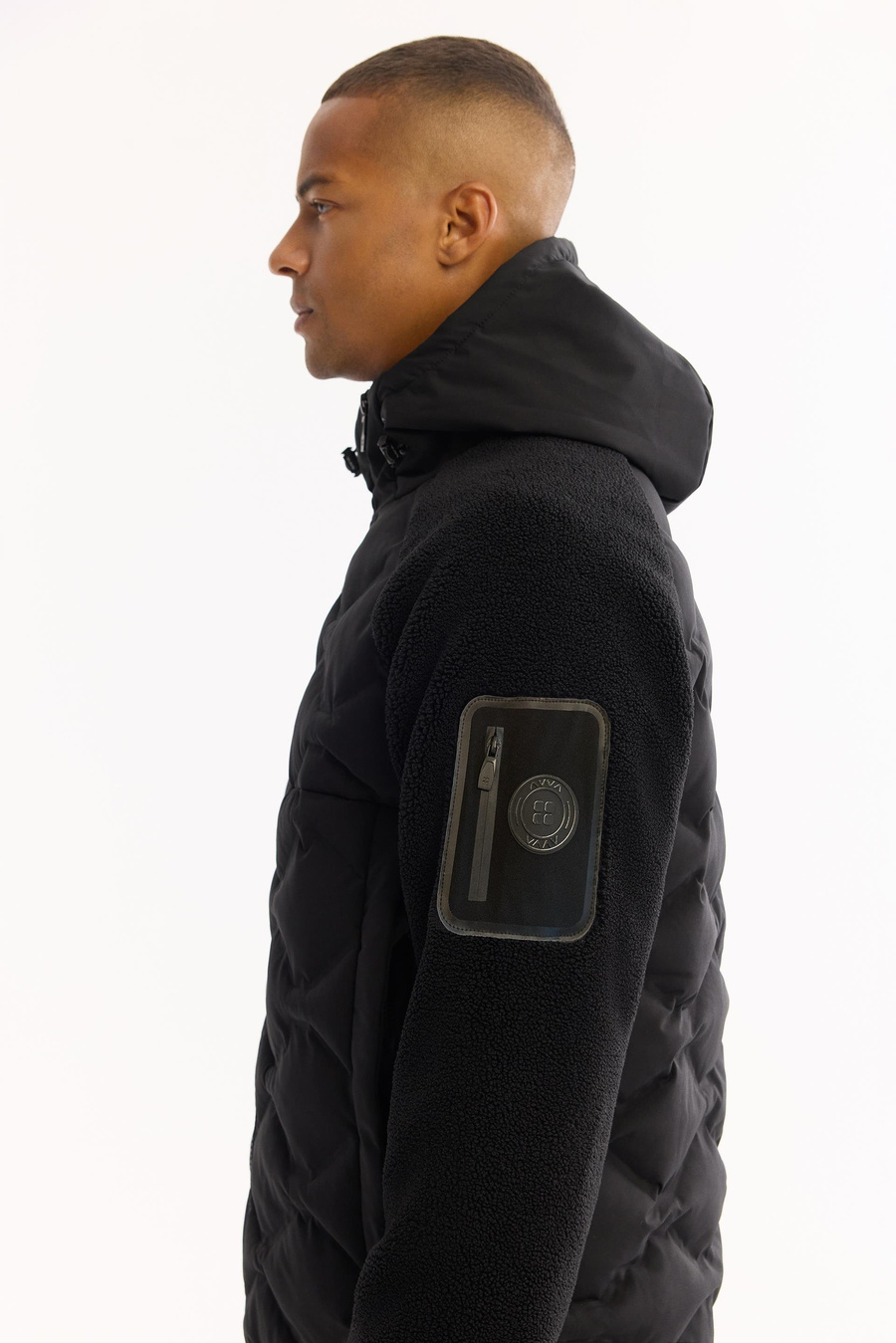 Siyah Peluş Kapüşonlu Elyaf  Mont