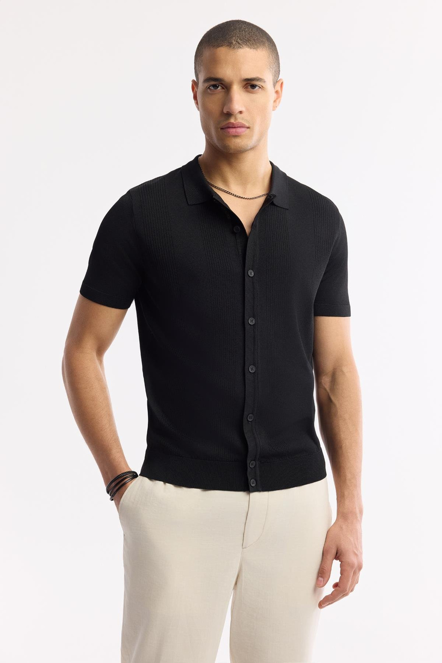 Siyah Polo Yaka Önden Düğmeli Fitil Örgü Desenli Rayon Triko T-shirt