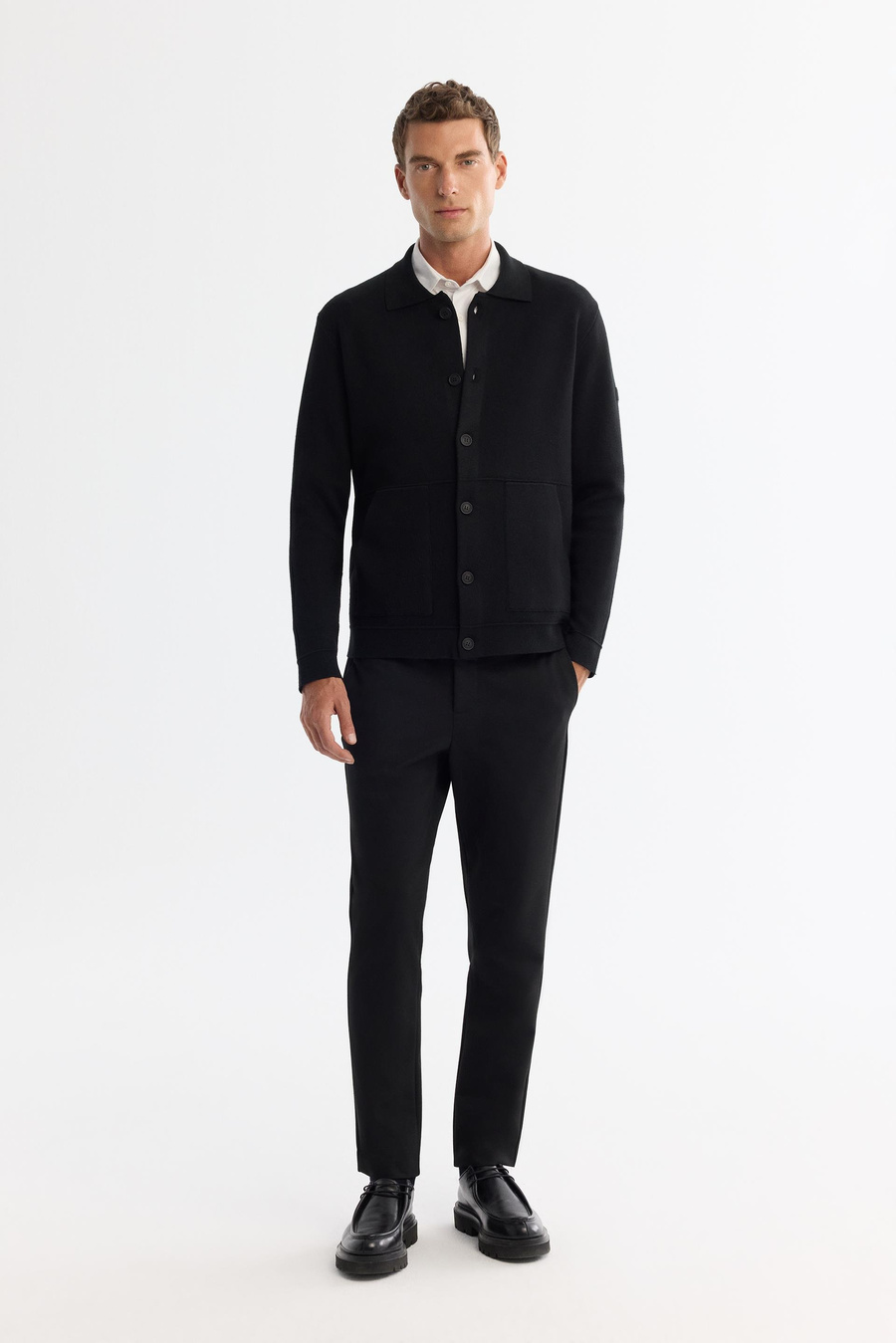 Siyah Polo Yaka Önden Düğmeli Kanguru Cepli Hırka