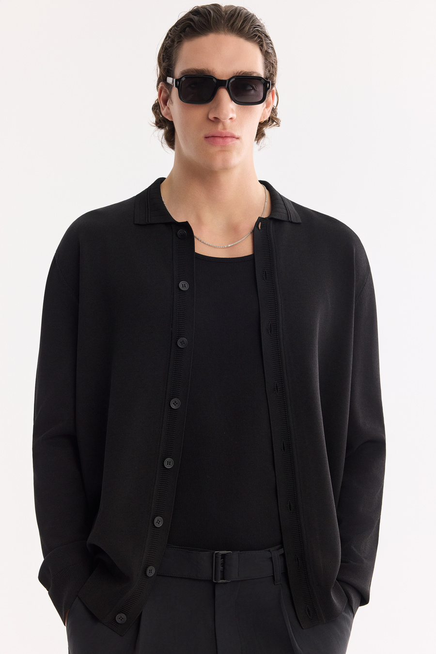 Siyah Polo Yaka Önden Düğmeli Rayon Triko Hırka