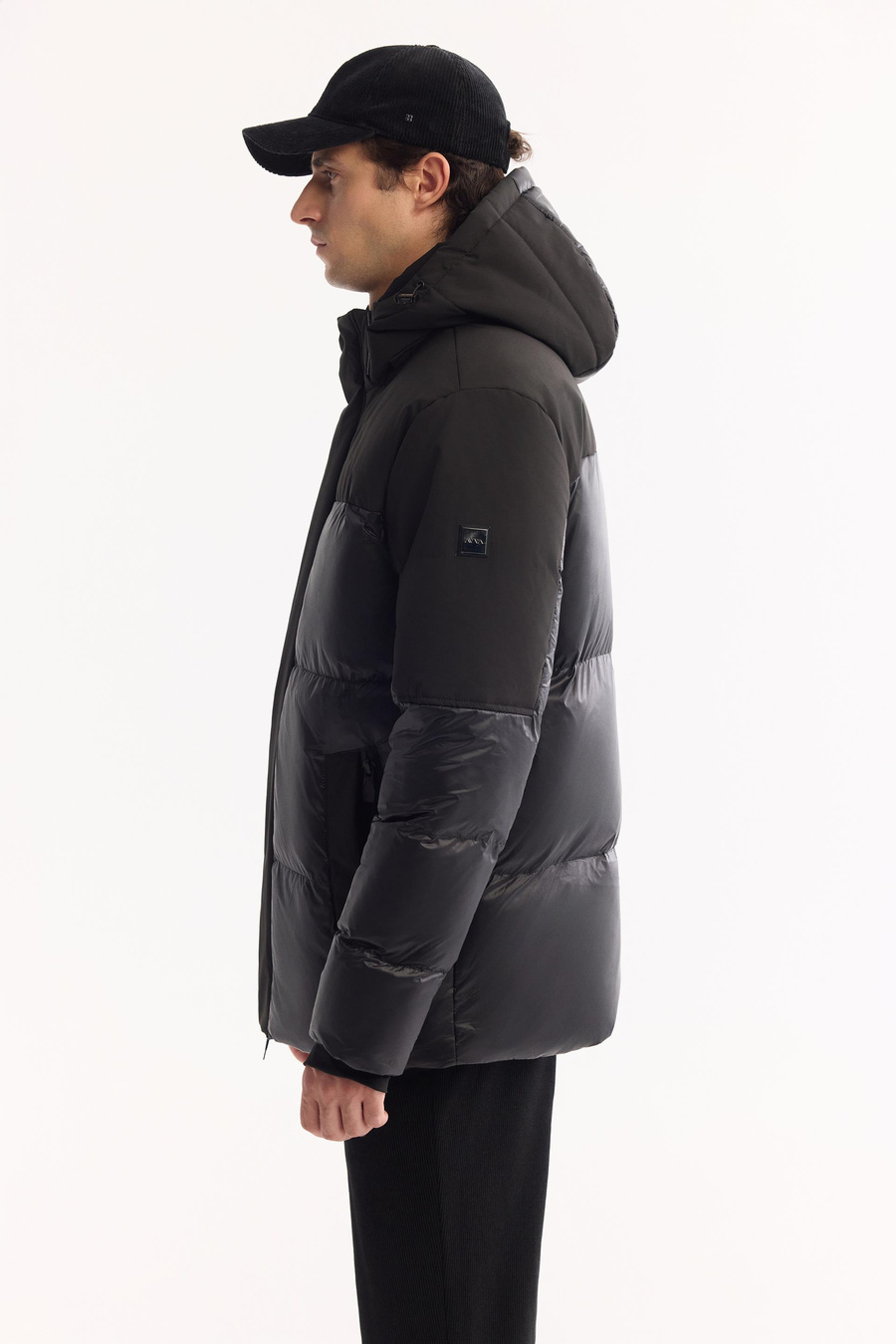 Siyah Takma Çıkma Kapüşonlu Elyaf  Mont