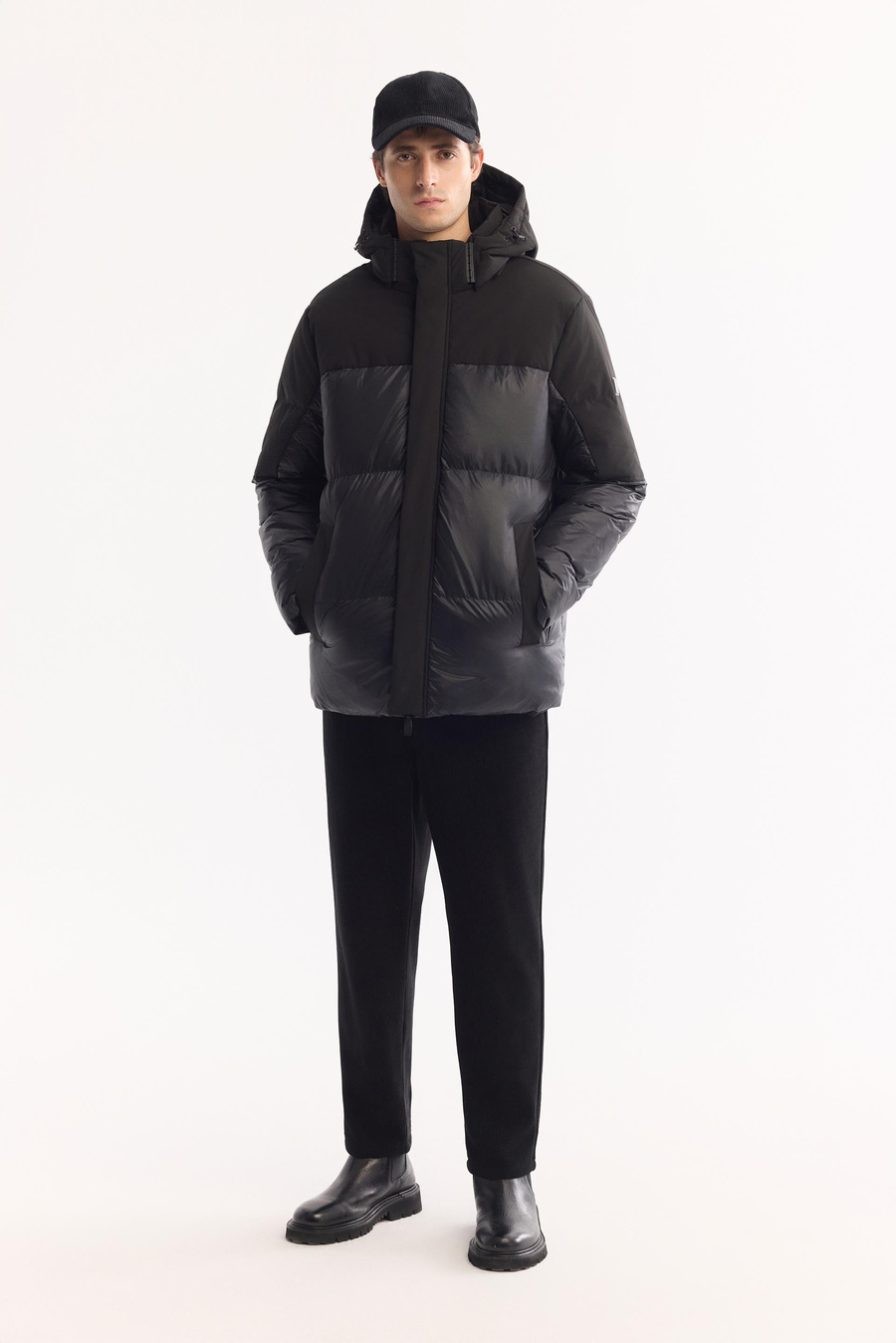 Siyah Takma Çıkma Kapüşonlu Elyaf  Mont