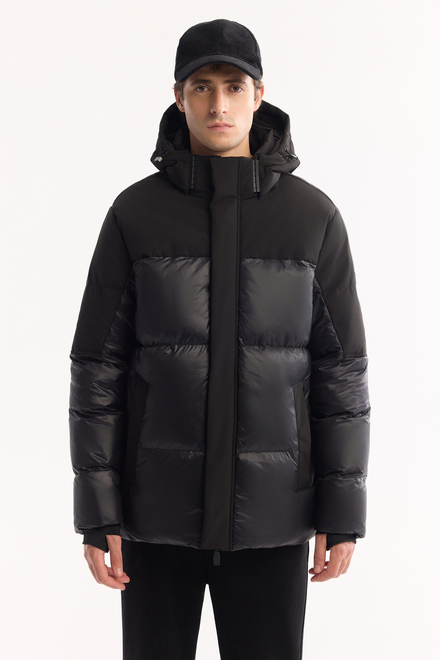 Siyah Takma Çıkma Kapüşonlu Elyaf  Mont