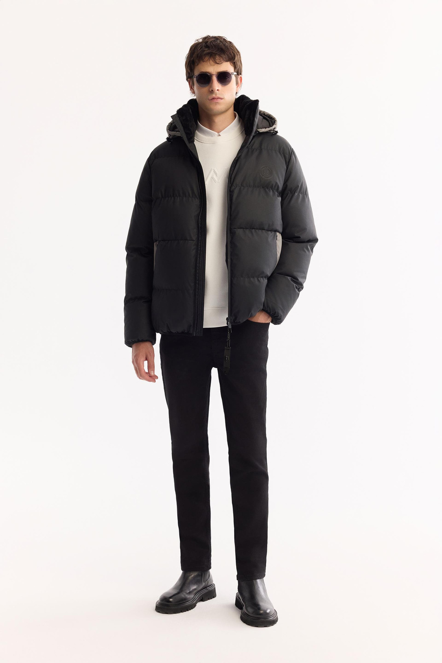 Siyah Takma Çıkma Kapüşonlu Mont