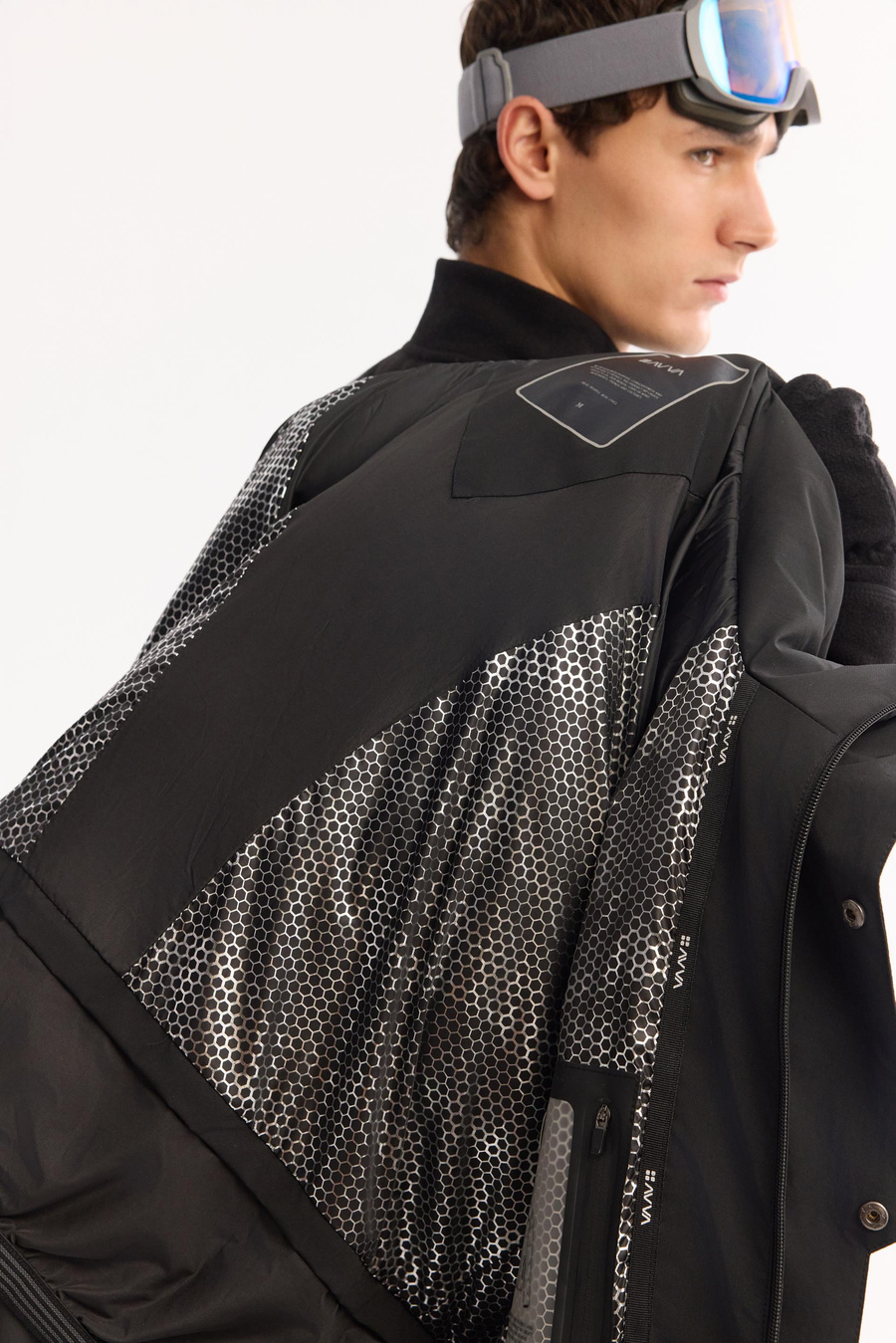 Siyah Takma Çıkma Kapüşonlu Mont