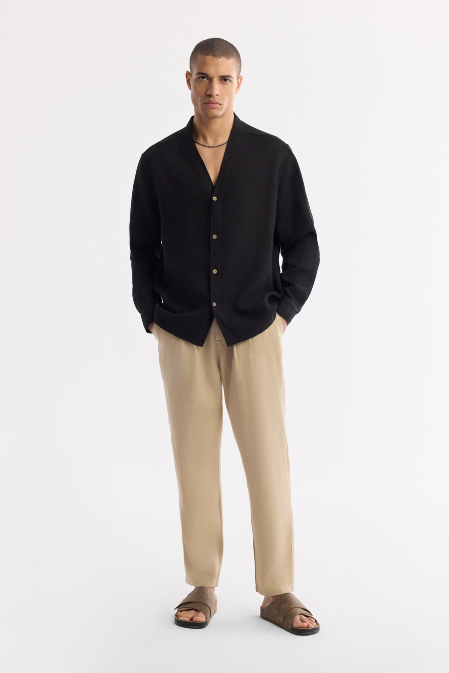 Siyah V Yaka %100 Keten Comfort Fit Uzun Kol Gömlek