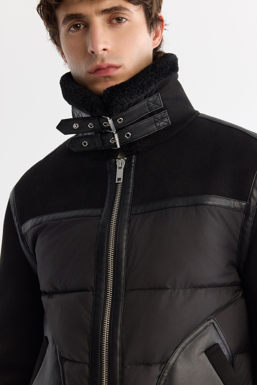 Siyah Yakası Peluş Pu Cep Detaylı Kısa Napa Mont