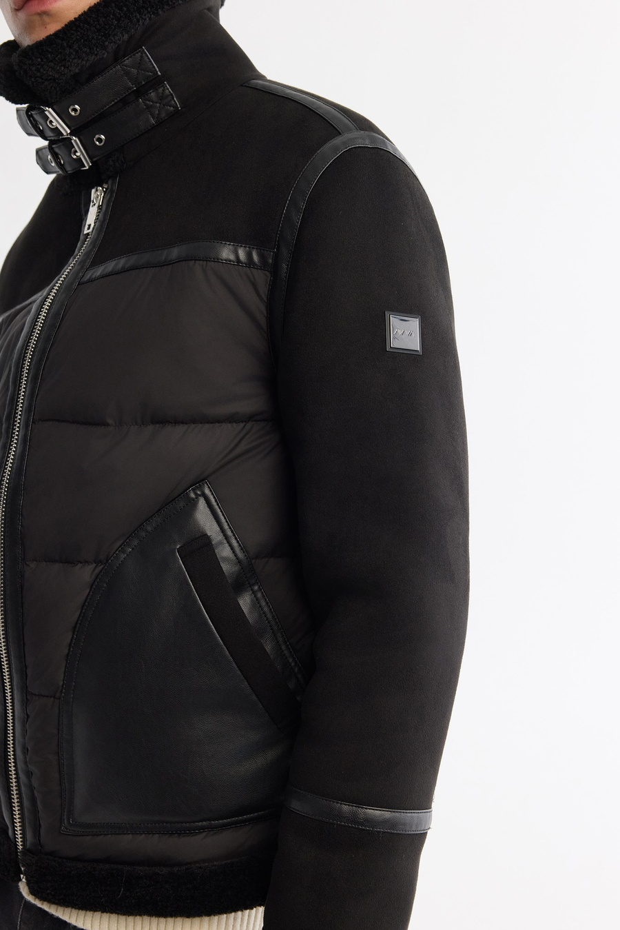 Siyah Yakası Peluş Pu Cep Detaylı Kısa Napa Mont