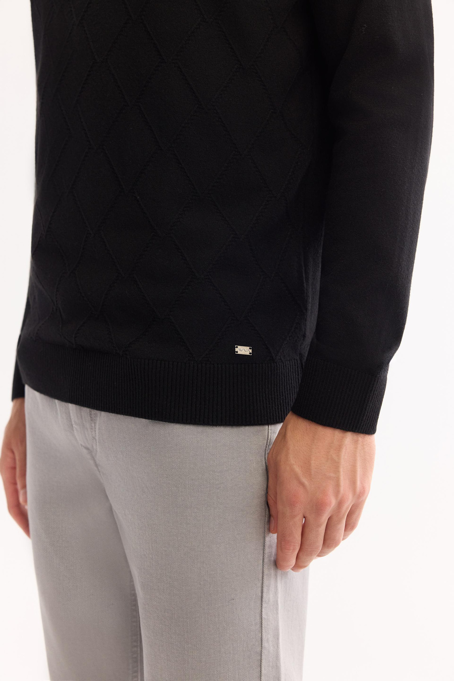 Siyah Yarım Balıkçı Yaka Ön Bedeni Jakarlı Shoft Touch Kazak