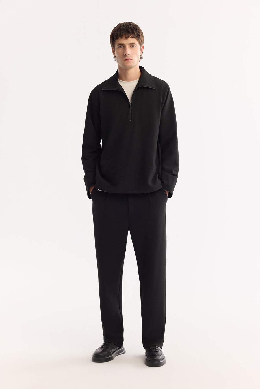 Siyah Yarım Patlı Fermuarlı İnce Fitilli Dokulu Comfort Fit Uzun Kollu Gömlek