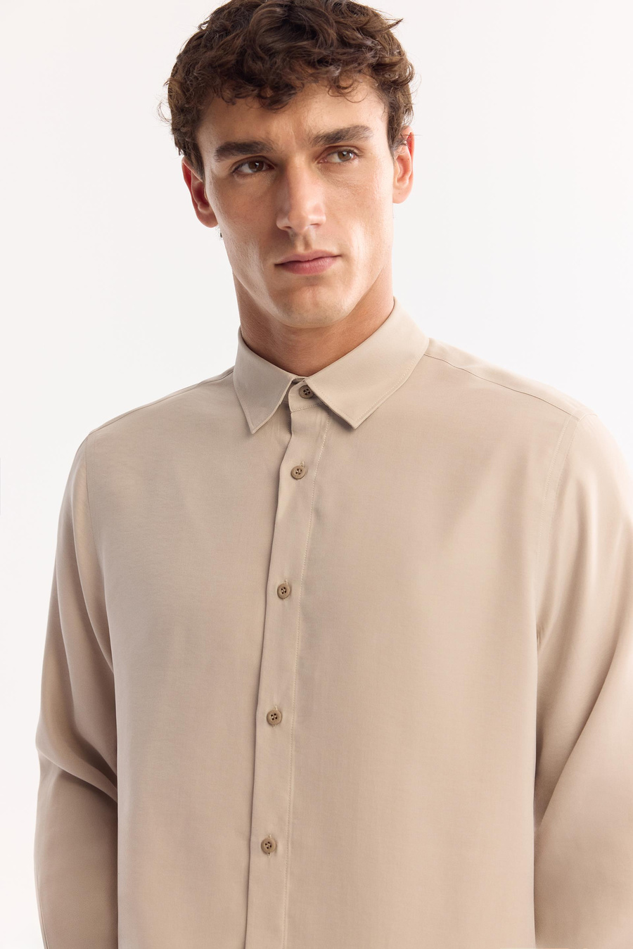 Taş Alttan Britli Yaka Soft Touch Gömlek