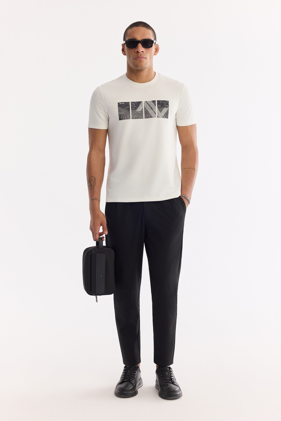 Ekru Bisiklet Yaka Hologram  Baskılı  İnterlok T-Shirt