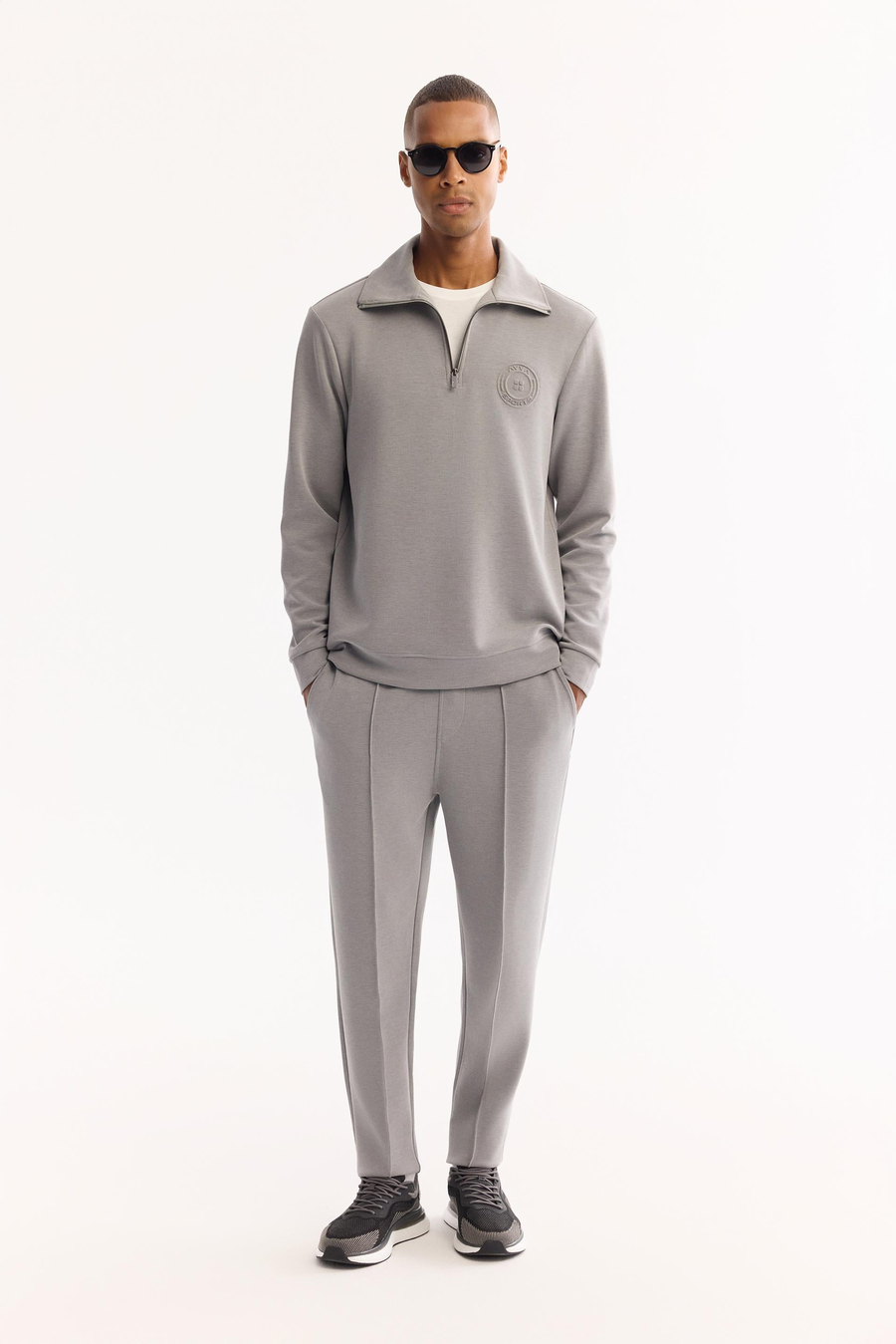 Gri Dik Yaka Fermuarlı Göğüs Gofre Baskı Logo Soft Touch Sweatshirt