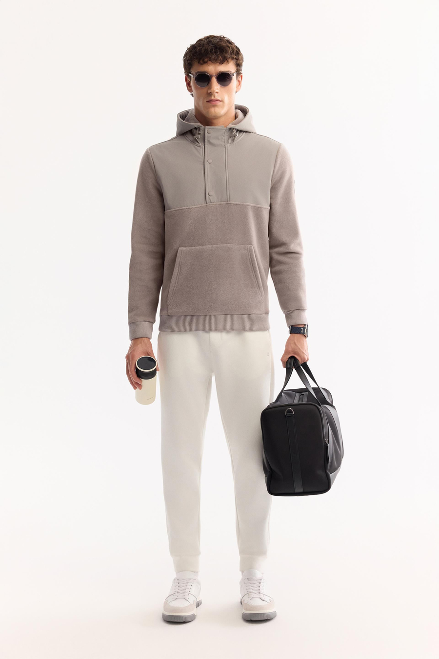 Gri Kapüşonlu Yaka Çıtçıt Kapama Paraşüt Kumaş Kolda Logo ve Kanguru Cep Polar Sweatshirt