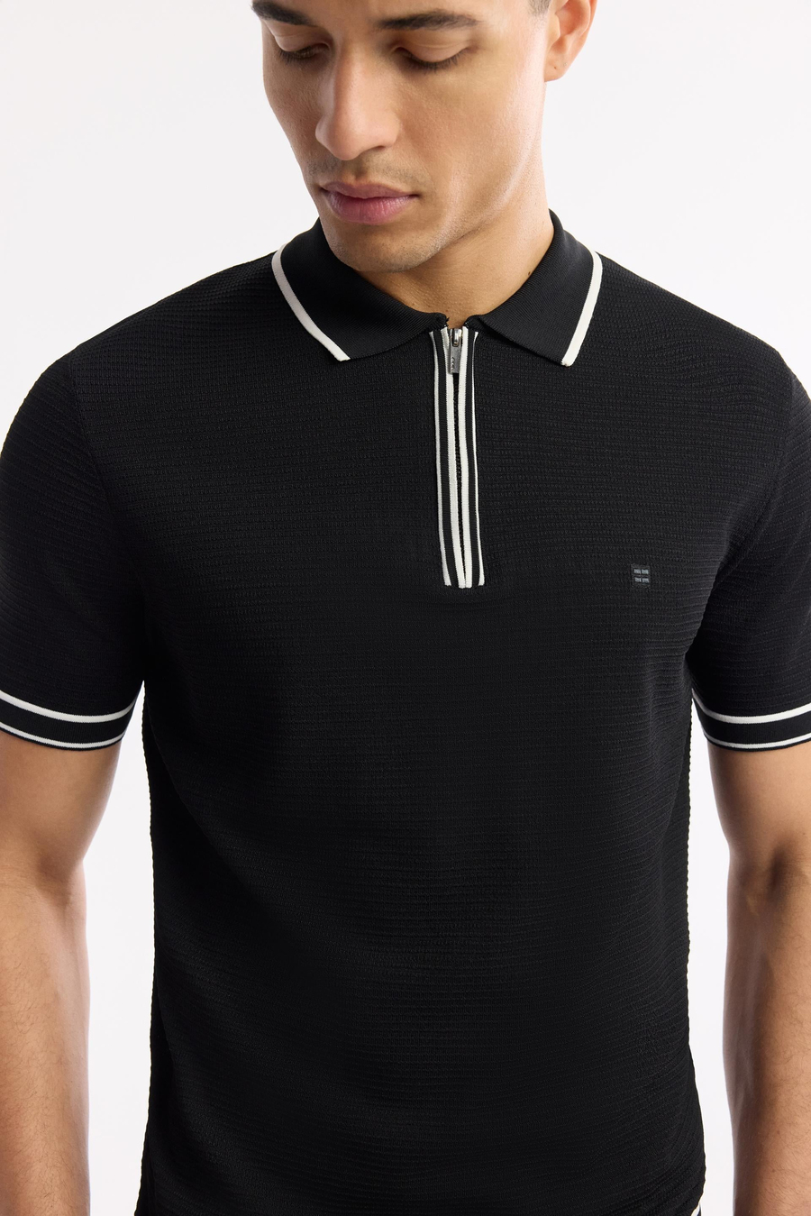 Siyah Fermuarlı Polo Yaka Dokulu Rayon Triko T-shirt