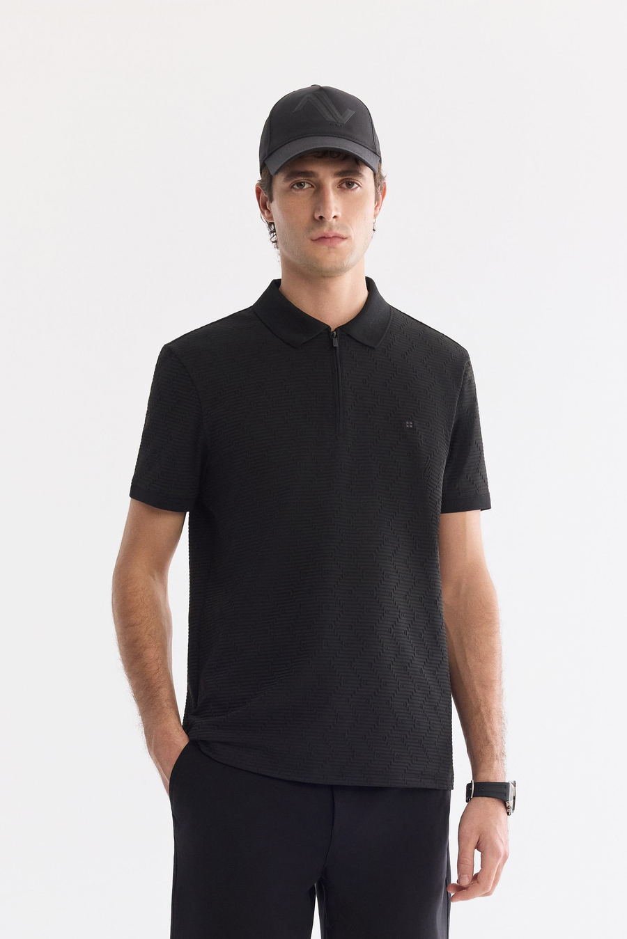 Siyah Fermuarlı Polo Yaka Jakarlı T-Shirt