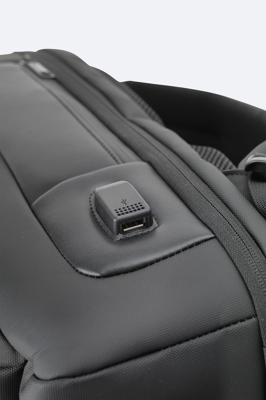 Siyah Usb Kablo Giriş Ve Kilit Sistemli Sırt Çantası