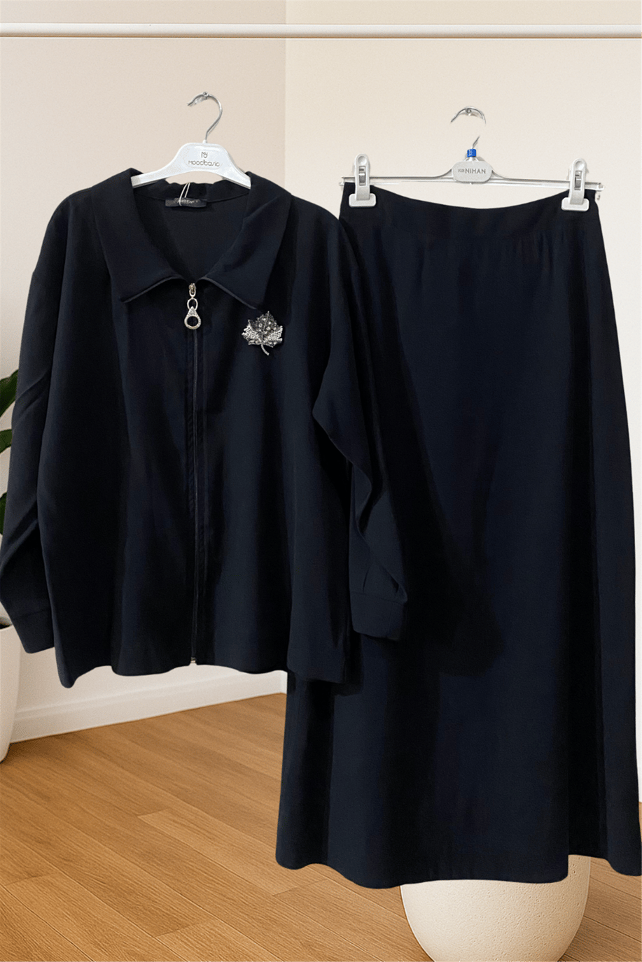 Ahsen Broş Detaylı Takım Siyah  - 25YAH9504