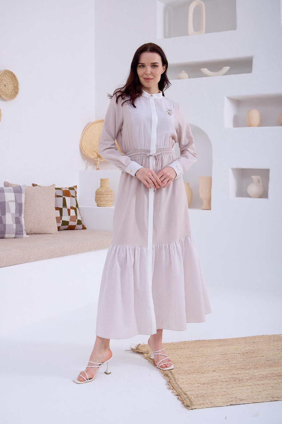 Aksesuar Detaylı Çizgili Bej Elbise